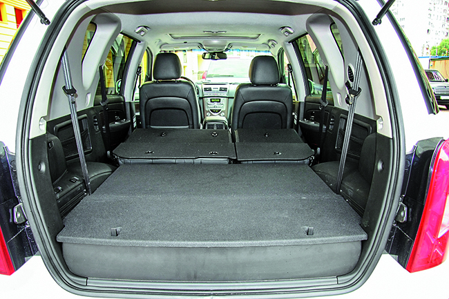 Третий Ряд Сидений Саньенг Кайрон Фото — Фото Картинки