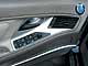 BMW 850. Спортивный руль ОМР и отделка «под титан» оживляют стандартный интерьер автомобиля.