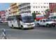 В Каире кондуктор автобуса, в данном случаеMCV 240, обычно выполняет на ходу роль зазывалы. 
