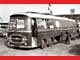 В 50–60-е гг., когда автоспорт еще не был столь коммерциализирован, формульные конюшни довольствовались малым, переделывая под свои нужды списанные междугородные автобусы, как, например, этот Bedford. 