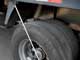 На дальнобойных грузовиках, полуприцепах, а также туристических автобусах широко применяется автоматизированная система подкачки шин с наружными трубками у ступиц колес.