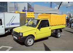 Самый маленький грузовик России – СеАЗ-11116-60 с несущей фермой в задней части. Груз – 260 кг. Мотор – 52 л. с фирмы FAW.