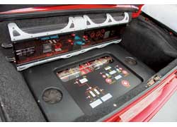 Музыка, которая стоит дороже самой машины, – многокомпонентная аудиосистема в старой доброй тольяттинской «копейке».