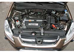 2,0-литровый двигатель CR-V в паре с «автоматом» не подходят для активной езды – у данной модификации разгон до 100 км/ч занимает долгих 13,1 с.