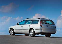 Грузовой отсек универсала Wagon в 540/1700 л – один из наибольших в классе и по максимальному объему уступает только Opel Vectra Caravan – 530/1850 л.
