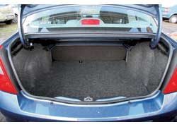 Столь емкий багажник (510 л) – редкость не только в В-классе, но и среди машин классом выше.