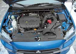 В Украине хэтчбек отличается от седана еще и мотором. Под капотом Sportback &ndash; 1,8-литровый 143-сильный агрегат (на фото). У седана же моторы объемом 1,5 л (109 л. с.) и 2,0 л (150 л. с.).