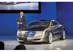 Центральное место экспозиции Cadillac занял прототип спорт-купе Converj Concept с посадочной формулой 2+2. Суммарная мощность гибридной силовой установки – 120 кВт.