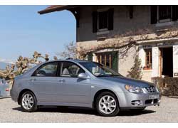 Первая генерация Kia Cerato пришла на смену модели Sephia/Shuma в 2004 году.