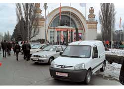 В Киеве компания «Автомобильные аукционы» провела первые открытые торги, на которых были выставлены 50 автомобилей не старше 5 лет. Из них проданы 22 машины.