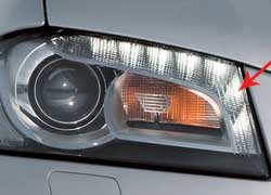 С пакетом освещения Xenon plus в режиме дневного света зажгутся светодиодные «бровки» , в противном случае (как на тестовом авто) – обычные лампочки.