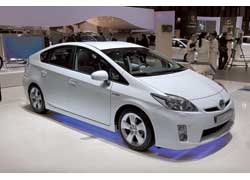 Toyota Prius третьего поколения оснащена 1,8-литровым бензиновым мотором и 60-киловаттным электромотором.