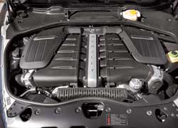 У 610-сильного мотора W12 характер не взрывной, а скорее уверенно-уравновешенный.
