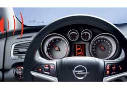 Astra впервые в классе получит опционную систему Opel Eye, которая с помощью камеры отслеживает дорожные знаки и разметку, предупреждая водителя о возможной опасности.
