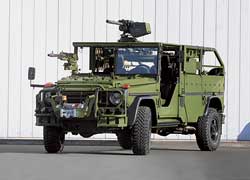 В армию попадает около 50% произведенных «Геликов». Узнать в этой начиненной стрелковым оружием боевой машине Mercedes-Benz G-Klasse сложно.