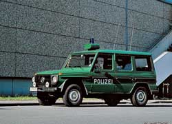 До сих пор «Гелендвагены» используются в полиции и в качестве мобильных машин «скорой помощи».