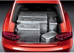 Объем багажника в походном положении – 480 литров (аналогично седану A4). Со сложенными спинками задних сидений он увеличится до 980 л. 