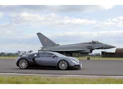 Достойного соперника Bugatti Veyron нашли в небе. В одном из эпизодов суперкар соревнуется с Eurofighter Typhoon в драге. В другом – Кларксон едет на Veyron, а Хаммонд и Мей пытаются обогнать его на самолете из Италии в Англию. Кстати, съемки последнего сюжета, уложившегося в 33 минуты, заняли 33 съемочных дня по 16 часов.