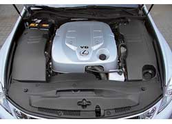 При равном объеме двигатель Lexus мощнее на 11 л. с. и развивает больший на 17 Нм крутящий момент. 