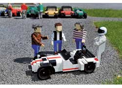 Знаменитые ведущие шоу Джереми Кларксон, Ричард Хаммонд, Джеймс Мей и Стиг увековечены в скульптурной композиции из кубиков Lego