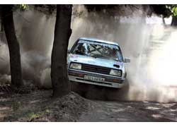 Победа в классе А7 могла &laquo;уйти&raquo; от Дмитрия и Александра Николаенко, но пилот сумел отрулить от этого дерева.