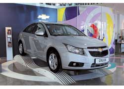 Самая долгожданная новинка года – Chevrolet Cruze. В Украине наследника популярных Lacetti можно будет купить в конце 2009 года. Ориентировочная цена – от 18500 долларов.