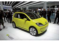 Представленный два года назад компактный Volkswagen up! обзавелся электроприводом и получил приставку «e» в названии.