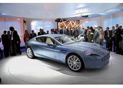 По сравнению с концептом трехлетней давности седан Aston Martin Rapide почти не изменился.