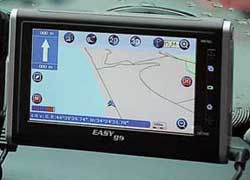Автомобильные навигации имеют сенсорный экран диагональю 3,5 или 4,3 дюйма.