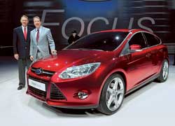 Ford Focus нового поколения дебютировал сразу в двух кузовах – седан и хэтчбек. 