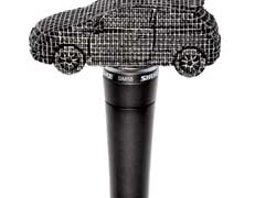 микрофон в виде уменьшенной копии модели Corsa.
