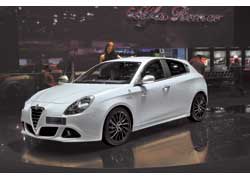 Alfa Romeo Guilietta в исполнении Quadrifoglio Verde оснащен 1,8-литровым мотором мощностью 235 л. с.