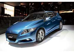 От двухместной американской версии Honda CR-Z для Европы и Японии отличается более богатой комплектацией, посадочной формулой 2+2 и дневным светодиодным светом.