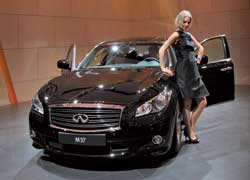 Помимо эффектной внешности, в активе нового Infiniti M – 3,7-литровый 320-сильный V6.