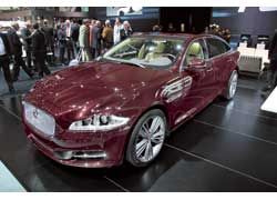 Флагманский седан XJ S/C Supersport оснащен 510-сильным бензиновым V8 с нагнетателем.