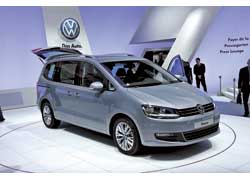 Новое поколение минивена Volkswagen Sharan обзавелось сдвижными задними дверями и семиместным салоном.