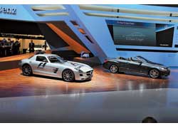 Safety Car`ом в Чемпионате Формулы-1 2010 года станет SLS AMG, а E-Klasse первым в мире получит дизель-электрический привод.