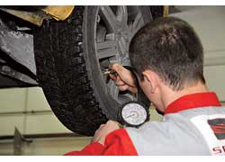 Давление шин в Leon разное на двух осях &ndash; 2,4 атм. спереди и 2,2 атм. сзади.