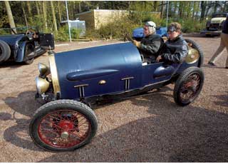 Bugatti Type 13. Таким неказистым с виду был Bugatti в 1910 году: примитивный кузов и снаряженная масса 300 кг. Кто бы мог подумать…