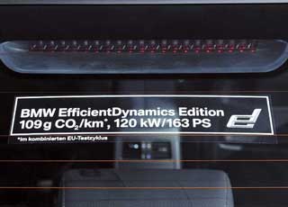 Баварцы оригинально подошли к вопросу экономии топлива на машинах 3-й серии со 163-сильным турбодизелем, построенным в рамках проекта EfficientDynamics. 