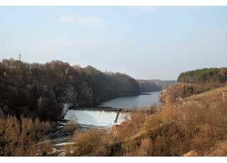 Каньон на реке Тетерев возле мемориала Славы  известен своей дамбой и выступом в скальной породе, который согласно легенде получил имя «Голова Чатского».