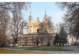 Кафедральный костел Святой Софии был возведен на Замковой площади в 1737– 1751 гг. Сейчас реставрируется фасад.