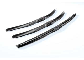 На отечественном рынке автокомплектующих появились стеклоочистители Denso новой конструкции – гибридной – Hybrid Blades.