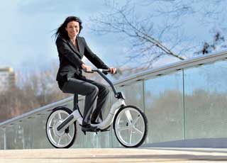 На Пекинском автосалоне Auto China 2010 немецкий концерн Volkswagen представил концепт складывающегося велосипеда Bik.e.