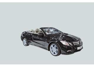 Единственным премиум-брендом стал Mercedes-Benz, презентовавший новенький кабриолет E-Klasse.