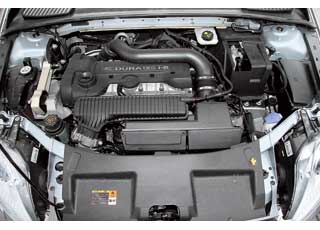 Пятицилиндровый мотор Ford Mondeo 2.5 Turbo агрегатируется только с механической 6-ступенчатой коробкой передач. Пик момента в 320 Нм он выдает уже при 1500 об/мин.