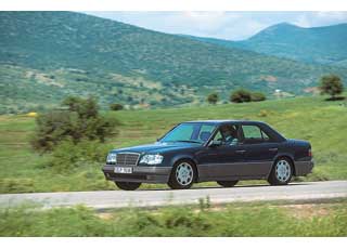 С 1990 по 1995 год компания Mercedes-Benz предлагала своим покупателям «заряженную» версию седана 500 E, разработанную совместно с инженерами Porsche.