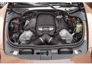 Базовая Panamera оснащается мотором 3,6 литра (300 л. с., 400 Нм). А турбированная версия