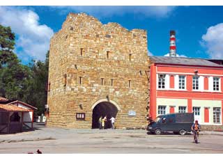 Главный духовный центр крымских караимов – Караимские кенасы были построены в XIX веке, когда большая часть караимов переселилась в Евпаторию из пещерного города Чуфут-Кале.  
