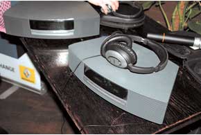 Аудиосистема Koleos Bose состоит из восьми соответствующим образом оформленных динамиков, включая сабвуфер в нише «запаски». А в довесок – Bose Wave music system.